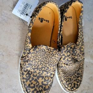 Sanuks size 6